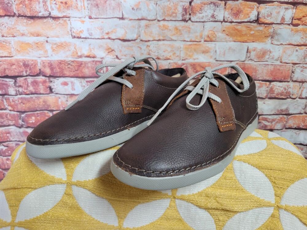 Clarks Men's Gereld Low Leather Sneaker in Dark Brown